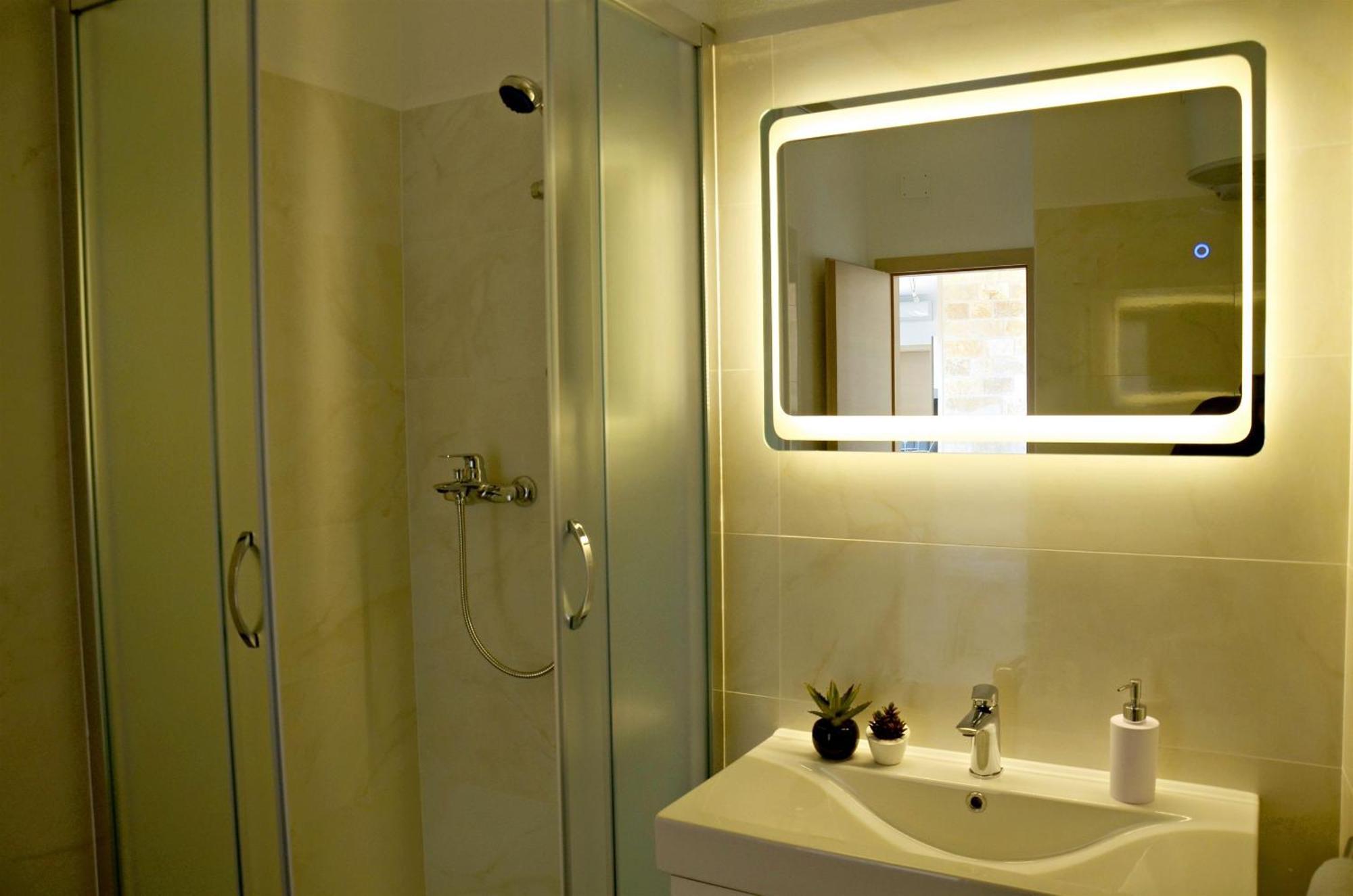 Apartment Luna Постира Екстериор снимка