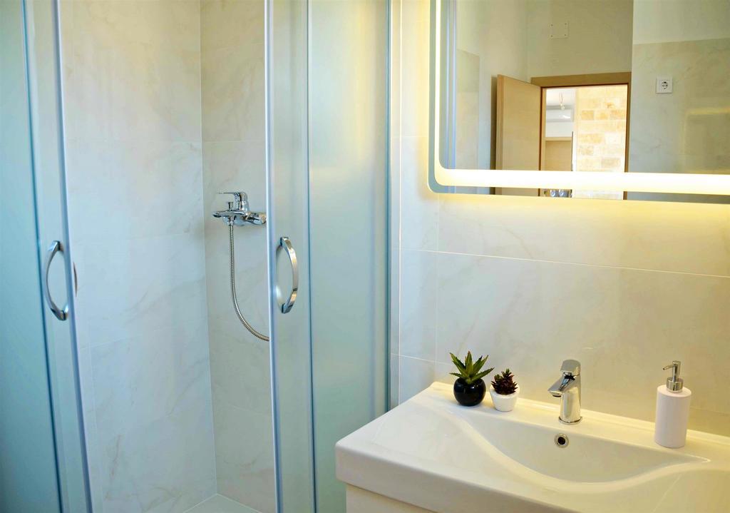 Apartment Luna Постира Екстериор снимка