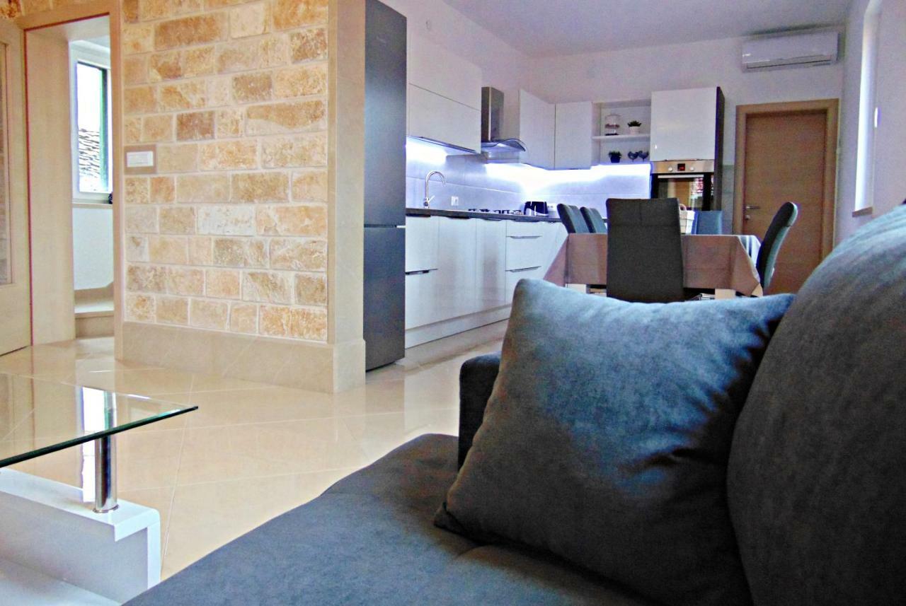Apartment Luna Постира Екстериор снимка